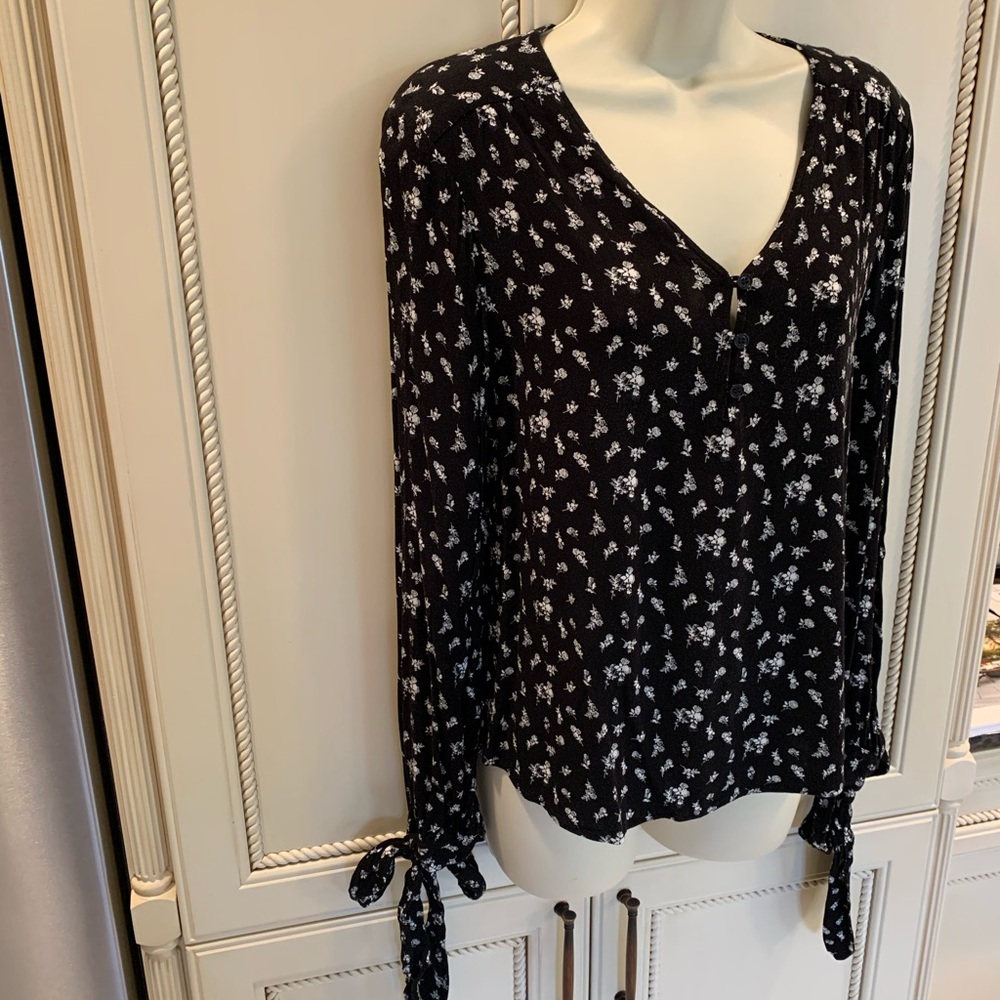 Nordstrom Hinge Black & White floral Blouse Small - Picture 2 of 8